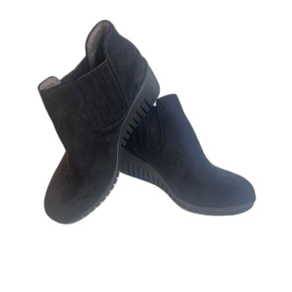 Sofft Euro Soft Black Joslyn Pull On Ankle Bootie Chunky Wedge Size 8M - Picture 1 of 10